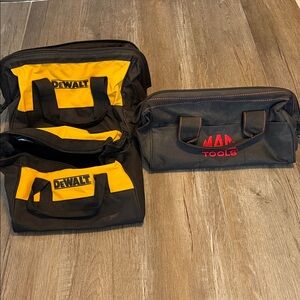 Set of Three Men's Utility Carry Bags
Mac Tools x1 DeWalt x2